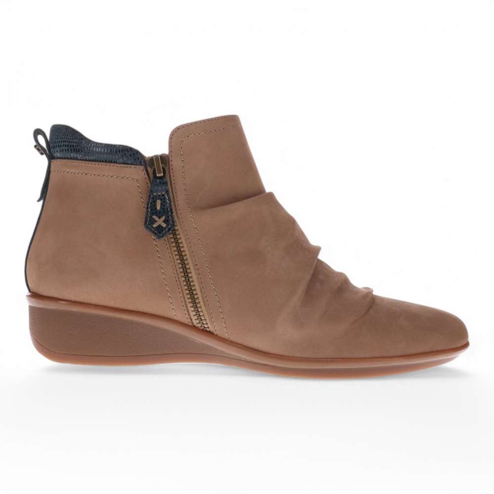 Plymouth Boot - Toffee Nubuck/Navy Lizard